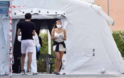 Italia registró hoy una nueva subida en el número de contagios por coronavirus, con 574 las últimas 24 horas, frente a los 523 y 481 de los dos últimos días, lo que le ha llevado a adoptar nuevas restricciones. (EFE) 