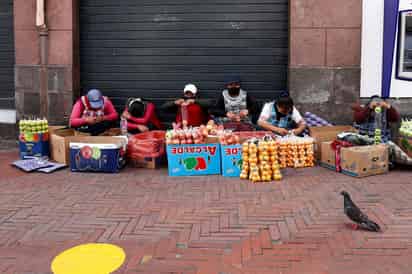 Los contagios confirmados por COVID-19 en Ecuador bordean los 100,000, según los datos oficiales revelados este viernes, que cifran en 6,030 los fallecidos por la enfermedad. (ARCHIVO)