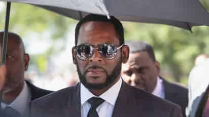 El mánager de R. Kelly fue arrestado y acusado de amenazar con disparar en un cine de Manhattan hace dos años. (ESPECIAL) 