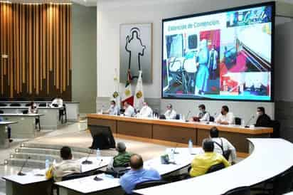 Zoé Robledo Aburto, director general del Instituto Mexicano del Seguro Social (IMSS) estuvo de gira de trabajo por Coahuila y anunció el inicio de un programa para renovar 500 camas de hospital en la entidad, que incluye la totalidad de camas en Piedras Negras; además de anunciar que en octubre inaugurarán el nuevo Hospital General de Zona de Ciudad Acuña. (TWITTER)