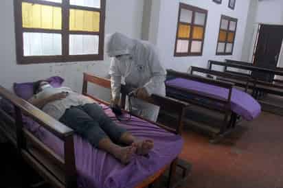 Aseguran que el primer síntoma de la enfermedad es la fiebre, después tos y dolor muscular.