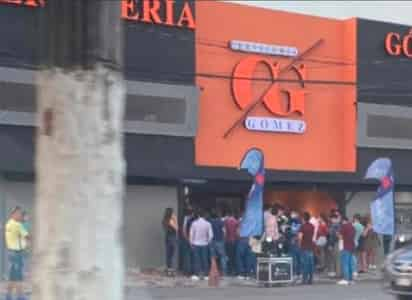 Así lució este sábado un bar ubicado en el Bulevar Miguel Alemán de Gómez Palacio. (ANÓNIMO)