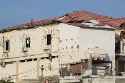 Al menos 10 personas murieron y más de una docena resultaron heridas el domingo en un hotel junto a la playa en la capital de Somalia, donde las fuerzas de seguridad se enfrentaron contra extremistas islámicos que atacaron el edificio, informaron las autoridades. (ARCHIVO) 