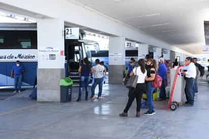 Terminaron las vacaciones de verano y la afluencia de pasajeros en la Central Camionera de Torreón no repuntó debido a la pandemia. (EL SIGLO DE TORREÓN)