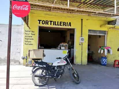 Los ladrones encendieron la motocicleta, en color blanco, con una hielera de color verde incrustado en la parte posterior, y a bordo de la misma se dieron a la fuga con rumbo desconocido.
(EL SIGLO DE TORREÓN)