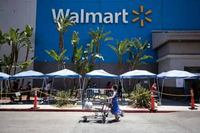 En total, en el primer semestre de su ejercicio fiscal (de febrero a julio), Walmart facturó 254,302 millones de dólares, un 7.1 % más que el año anterior, mientras que su beneficio neto se disparó un 40.4 %, hasta 10,466 millones de dólares.
(ARCHIVO)