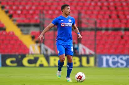 El paraguayo Juan Escobar, defensa del Cruz Azul, aceptó este martes que a pesar de su gran año, su equipo debe mejorar la marca en la zaga y la puntería en el ataque para buscar el título del Apertura 2020. (ARCHIVO)