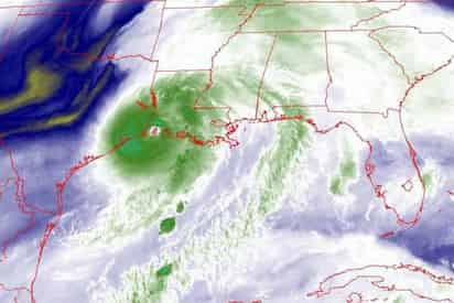 El huracán 'Laura' se debilitó a categoría 2 mientras avanza hacia el interior de Luisiana, según indicó el Centro Nacional de Huracanes de Estados Unidos. (TWITTER)