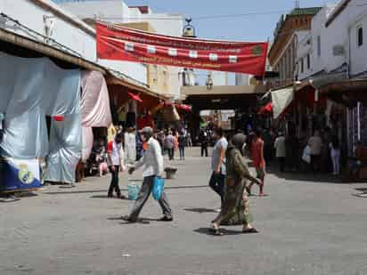 Marruecos ha superado hoy la cifra fatídica de los mil muertos por la COVID-19 al llegar a los 1,011 fallecidos, en un mes de agosto en el que la pandemia se ha propagado en el país de forma exponencial. (ARCHIVO) 