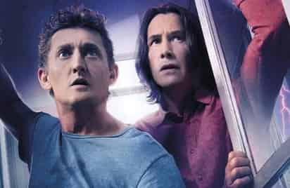 Keanu Reeves se alía una vez más con Alex Winter para cruzar con humor los límites del tiempo y el espacio en Bill & Ted Face the Music, que llega mañana a los cines de Estados Unidos. (ESPECIAL) 