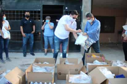 El personal de la empresa se organizó para recolectar alimentos y artículos de limpieza y entregarlos a la casa hogar. (EL SIGLO DE TORREÓN) 