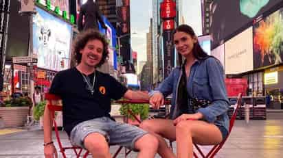 El youtuber admitió su error y confesó que fue el nombre del mezcal lo que escribió en su publicación, lo cual consideró como algo divertido. (ESPECIAL)
