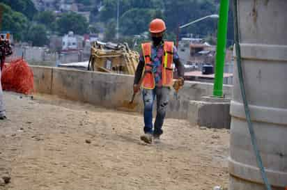 De 96 proyectos federales comprometidos por la SCT, solo 25 reportan avances. (ARCHIVO)