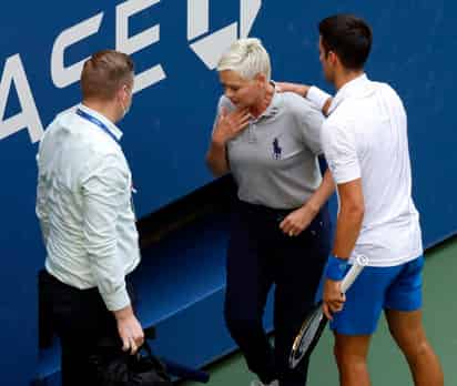 El tenista Novak Djokovic se pronunció a través de redes sociales sobre el incidente durante el US Open, donde agredió a una jueza de línea al proyectar la pelota en su dirección. (EFE)