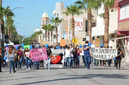 La marcha comenzó a las 10 de la mañana. Comenzaron en la Plaza de Armas y terminaron en la explanada de la presidencia.