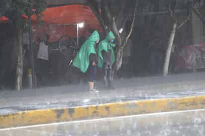 En ese municipio también se registró la caída de un muro de contención de una escuela, así como de cables de alta tensión. (ARCHIVO) 