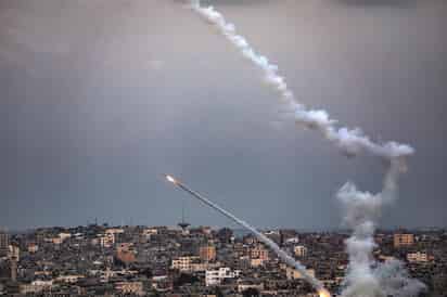 Mientras se firmaban hoy en Washington los Acuerdos de Abraham -que normalizan relaciones de Israel con Emiratos Árabes Unidos (EAU) y Baréin- milicianos de Gaza lanzaron dos cohetes a Israel, en una jornada en la que se registraron protestas palestinas contra ese acercamiento. (ARCHIVO)