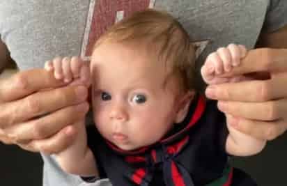 Luego de que se convirtieran en padres de su tercer hija, el cantante Enrique Iglesias y la extenista Anna Kournikova compartieron una imagen de su pequeña Mary. (ESPECIAL) 