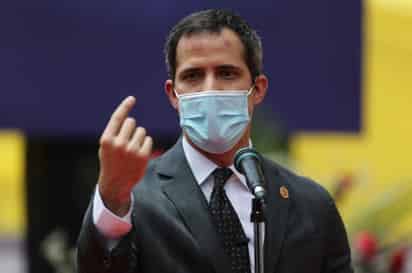 El líder opositor de Venezuela Juan Guaidó publicó este jueves un documento en el que señala que ha decretado estado de alarma en la localidad de El Limón (norte) por los daños ocasionados por las lluvias del pasado 9 de septiembre, pese a que se trata de una orden que únicamente puede emitir el Gobierno. (ARCHIVO) 