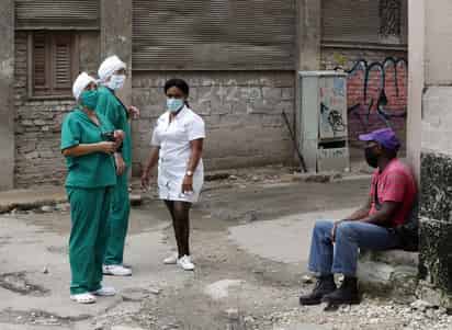 Cuba acumula 5,004 personas diagnosticadas con la COVID-19 tras reportar este viernes 71 nuevos casos positivos y dos fallecimientos en una segunda ola de la enfermedad que ha provocado una compleja situación epidemiológica en territorios del centro y occidente del país caribeño. (EFE) 