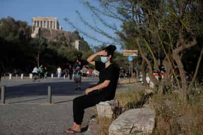 El Gobierno griego anunció este viernes, por segunda vez en tres días, nuevas restricciones en la región capitalina de Atica ante el aumento de casos de coronavirus que se está registrando desde comienzos de mes. (ARCHIVO) 