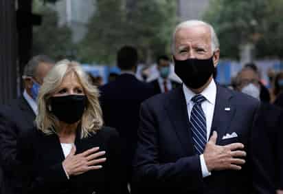 El candidato demócrata a la Casa Blanca, Joe Biden, consideró que el próximo presidente de Estados Unidos que salga elegido de las elecciones del 3 de noviembre debe ser quien elija a un sustituto para el puesto que ha dejado vacante la jueza progresista del Tribunal Supremo Ruth Bader Ginsburg, fallecida este viernes. (EFE)