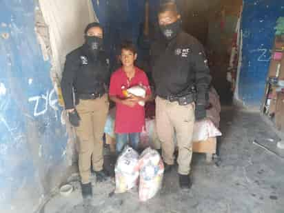 Los agentes acudieron al domicilio de la paciente, en la colonia Las Margaritas, del municipio ya mencionado y encontraron a un menor de 10 años, quien debido a la condición de salud de su madre, permanecía solo en la humilde vivienda. (Especial)