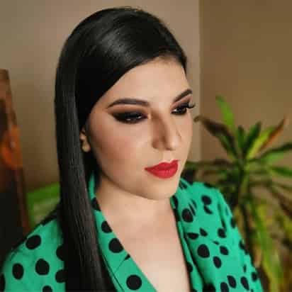 Édgar Aguilera resalta la importancia de mantener una piel hidratada y la higiene en los accesorios para realizar un trabajo de maquillaje en casa o de manera profesional. (CORTESÍA ÉDGAR AGUILERA)
