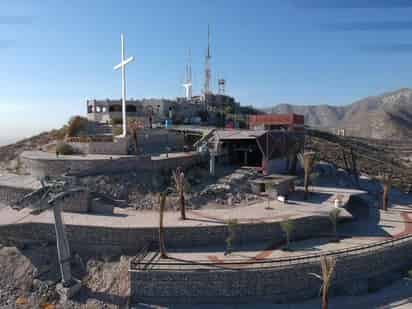 Con el Parque Ecológico en el cerro, el complejo turístico del Santuario del Cristo de las Noas crecerá en términos de atractivos para los visitantes y deberá especializarse en el rubro religioso, explicó José Alberto Bitar Mena, presidente de la Oficina de Convenciones y Visitantes (OCV) en Torreón.
(ARCHIVO)