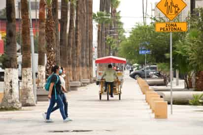 La afluencia en el Paseo Morelos cae drásticamente con el aumento de las temperaturas que se registra durante el día en Torreón. (EL SIGLO DE TORREÓN)