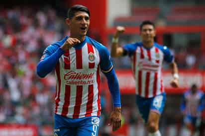 Alan Pulido, exjugador de Chivas, dio su opinión sobre el polémico video donde se observa a Oribe Peralta y Uriel Antuna platicando con jugadores del América tras caer en el clásico. (ARCHIVO)