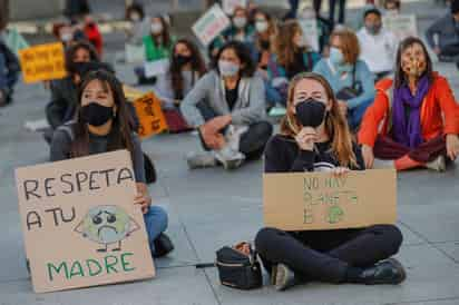 Con restricciones propias por el COVID-19, jóvenes exigen justicia climática.