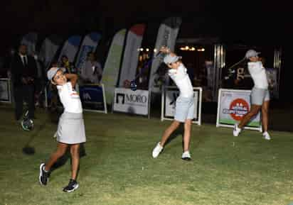 Jugadoras infantiles de la Academia Tigers Golf realizaron el saque inaugural en el hoyo 10. (JESÚS GALINDO)