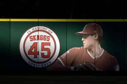 El lanzador Tyler Skaggs fue encontrado muerto el 1 de julio de 2019 tras haber consumido una mezcla de alcohol y drogas. (ARCHIVO)