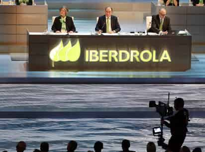 La empresa española Iberdrola no hará más inversiones en México hasta que el gobierno de Andrés Manuel López Obrador aclare qué políticas aplicará a los inversionistas extranjeros, dijo el presidente de la compañía, Ignacio Sánchez Galán. (ARCHIVO)