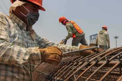 Los industriales de México están preparados para afrontar un posible rebrote de la COVID-19 en el país, aseguró este jueves el vicepresidente de la Confederación de Cámaras Industriales (Concamin), Guillermo Funes. (ARCHIVO) 
