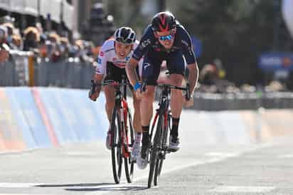 Tao Geoghegan Hart (d) es el favorito para llevarse el Giro.