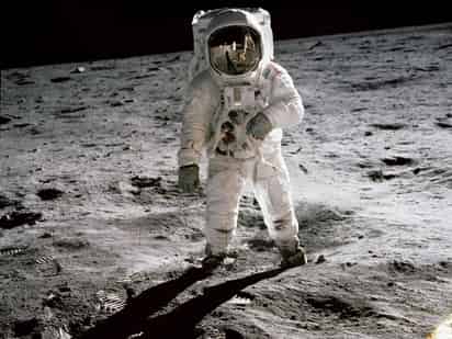 El interés por la exploración de la Luna se remonta a antiguas civilizaciones, pues desde antes de que el ser humano fuera capaz de aterrizar en la superficie del satélite natural, tanto la mitología, como la ciencia ficción y el cine, a través de Plutarco, Dante Alighieri y Georges Méliès, fueron responsables de alentar a los astrónomos y científicos que han trabajado en pro de conocer los enigmas que aguardaba el territorio Lunar. (ARCHIVO) 
