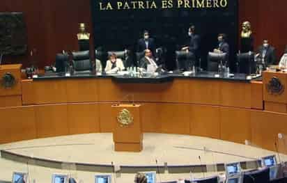 El objetivo central de esta propuesta, que fue analizada y discutida por los senadores, es ampliar las atribuciones de la Secretaría de Marina para que ejerza la autoridad marítima nacional y con ello, trasladar a sus facultades las funciones que realizaba la Secretaría de Comunicaciones y Transportes.
(EL UNIVERSAL)