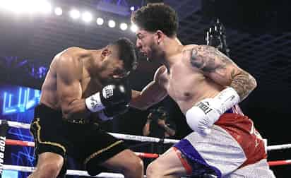 El boxeador lagunero José 'Pistón' López, no pudo descifrar la estrategia de su rival, el estadounidense Julián 'Manos de Martillo' Rodríguez, quien lo noqueó en tres episodios esta noche en Las Vegas, Nevada. (CORTESÍA)