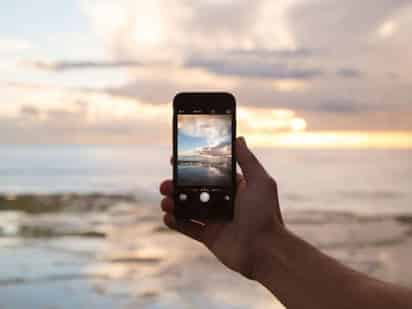 El celular de alguna manera ha sustituido muchos otros objetos. El reloj, la agenda, el GPS y la cámara. Pero ello no implica que sepamos sacarle el mejor provecho y, cuando se trata de fotografía, vale la pena conocer algunos trucos para lograr los mejores resultados. (ESPECIAL) 