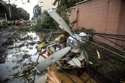 Una avioneta con ayuda humanitaria para los afectados por la depresión tropical Eta se estrelló este domingo en un sector en el sur de la Ciudad de Guatemala, por causas que se desconocen. (EFE)