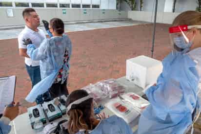 Florida sumó este martes 4,353 casos nuevos del coronavirus SARS-CoV-2 y 69 muertes por la enfermedad de la COVID-19. (ARCHIVO)