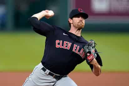 Shane Bieber ganó la Triple Corona en la Liga Americana. (AP)