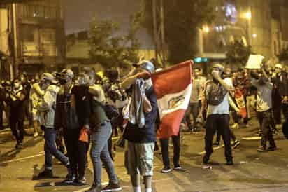 Miles de personas protagonizaron este jueves masivas marchas en todo Perú en rechazo al Gobierno de transición que preside el congresista Manuel Merino tras la destitución de Martín Vizcarra de la jefatura del Estado. (ARCHIVO)