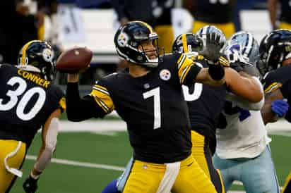 Por estar en contacto con un jugador positivo, Ben Roethlisberger ha estado aislado, pero al arrojar negativo en las pruebas de COVID-19, podría jugar el duelo de mañana ante Bengalíes de Cincinnati. (AP)