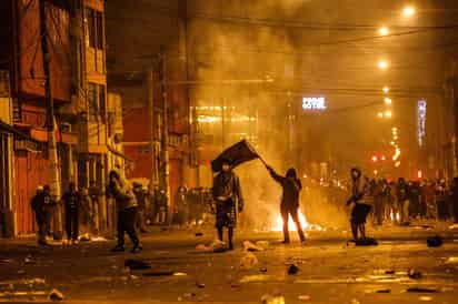 Los aliados de Manuel Merino que lo encumbraron a la Presidencia de Perú al destituir a Martín Vizcarra, le dieron la espalda en tiempo récord y forzaron su dimisión mientras buscan una salida apresurada a la crisis que ellos mismos crearon, dos muertos y varias masivas protestas ciudadanas después. (ARCHIVO)