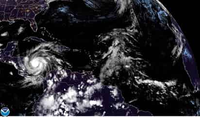 El huracán 'Iota' ha alcanzado ya la categoría 4 y con vientos sostenidos de 225 kilómetros por hora se acerca a las costas de Centroamérica, según el último boletín emitido por el Centro Nacional de Huracanes de Miami.
(EFE)