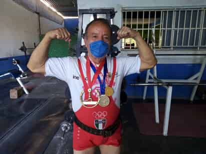 Un ejemplar deportista fue don Pedro, quien valoró mucho sus medallas, pero siempre consideró a su familia como su mayor logro. (ESPECIAL)