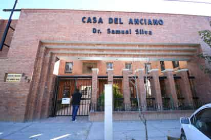 Con motivo del brote de COVID-19 en la Casa del Anciano 'Dr. Samuel Silva' de Torreón, se lanzó una solicitud de apoyo a la comunidad lagunera para la donación de medicamentos, insumos y/o recurso económico para costear la atención de las personas que dieron positivo al virus.
(FERNANDO COMPEÁN)